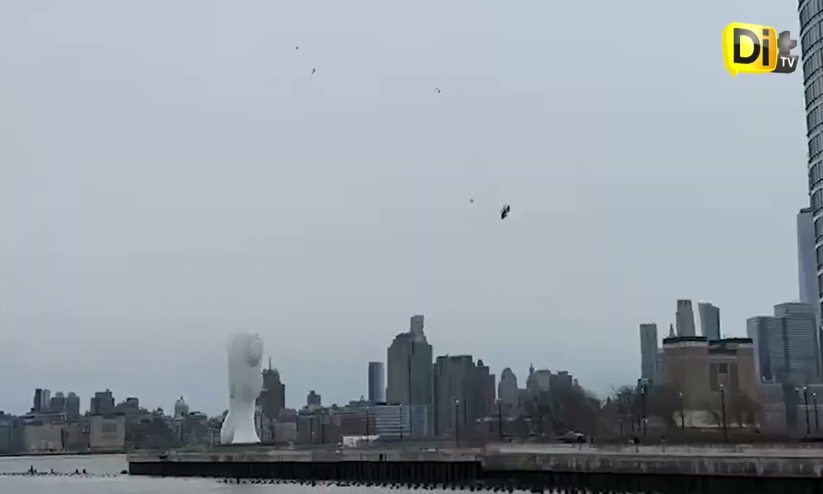 HELICÓPTERO SE DESPLOMA EN EL HUDSON