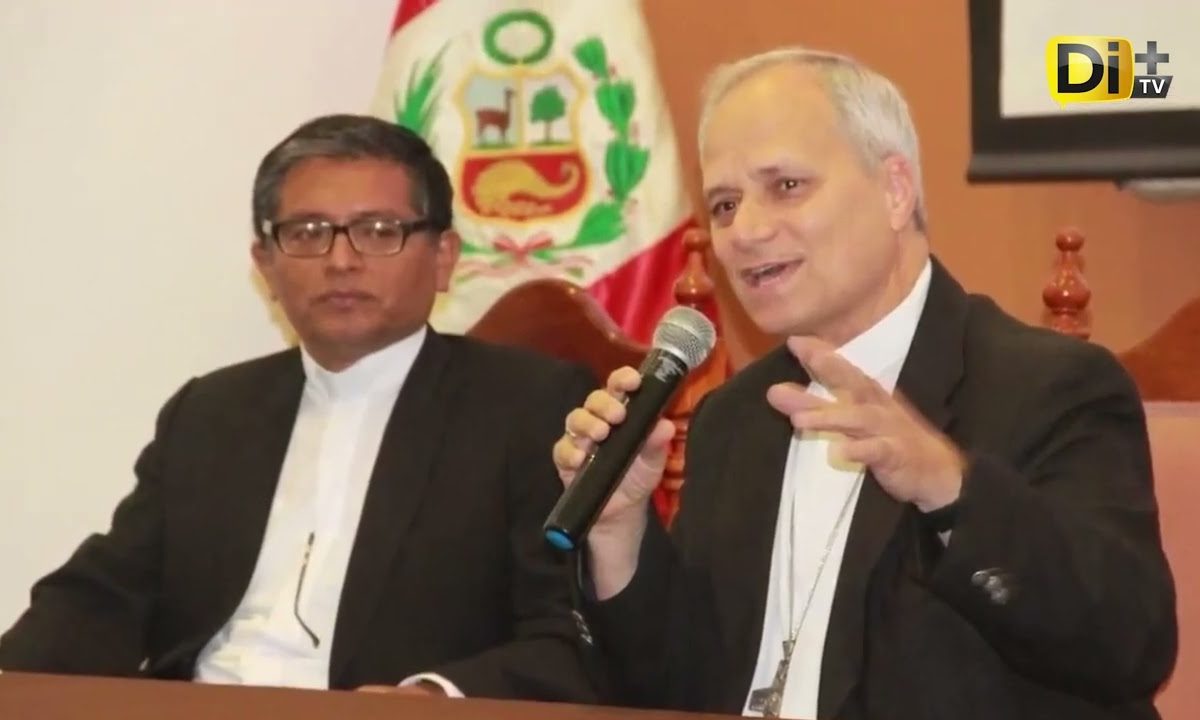 PERUANOS EN PUEBLA FELICES POR INICIO DE PONTIFICADO DE LEÓN XIV