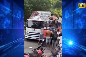 SE R0BAN ELECTRODOMÉSTICOS TRAS ACCIDENTE DE CAMIÓN EN COLOMBIA