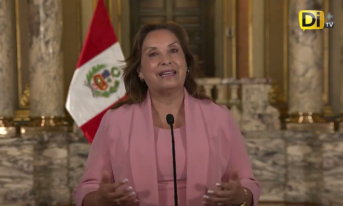 PRESIDENTA DE PERÚ FELICITA AL PAPA LEÓN XIV A PESAR DE DESENCUENTROS