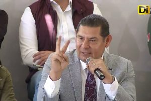 ARMENTA A FAVOR DEL RÓTULO EN CASCO DE MOTOCICLISTAS