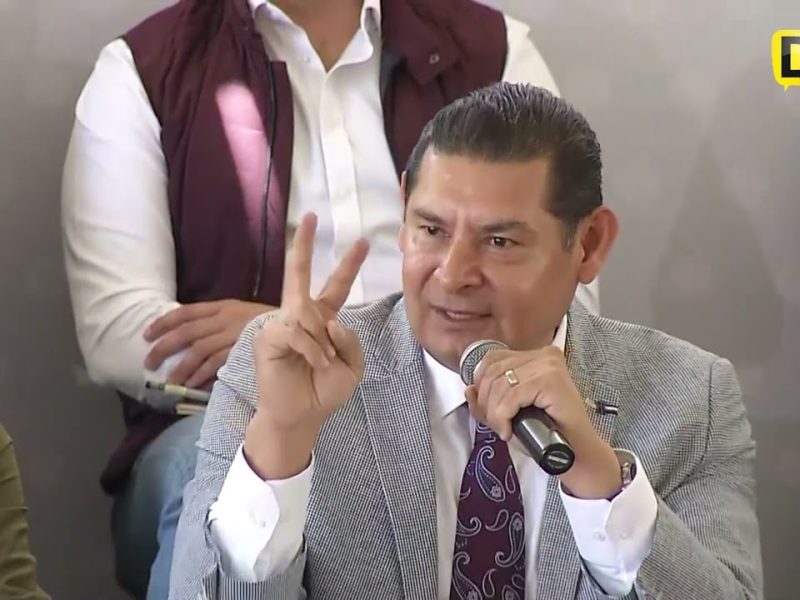 ARMENTA A FAVOR DEL RÓTULO EN CASCO DE MOTOCICLISTAS