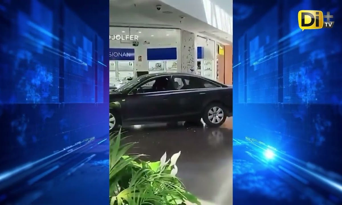 Delincuent3s asaltan joyería con todo y auto en Madrid