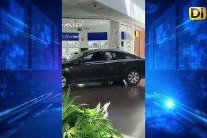 Delincuent3s asaltan joyería con todo y auto en Madrid