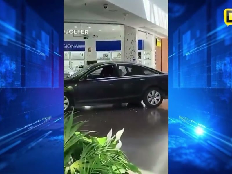 Delincuent3s asaltan joyería con todo y auto en Madrid