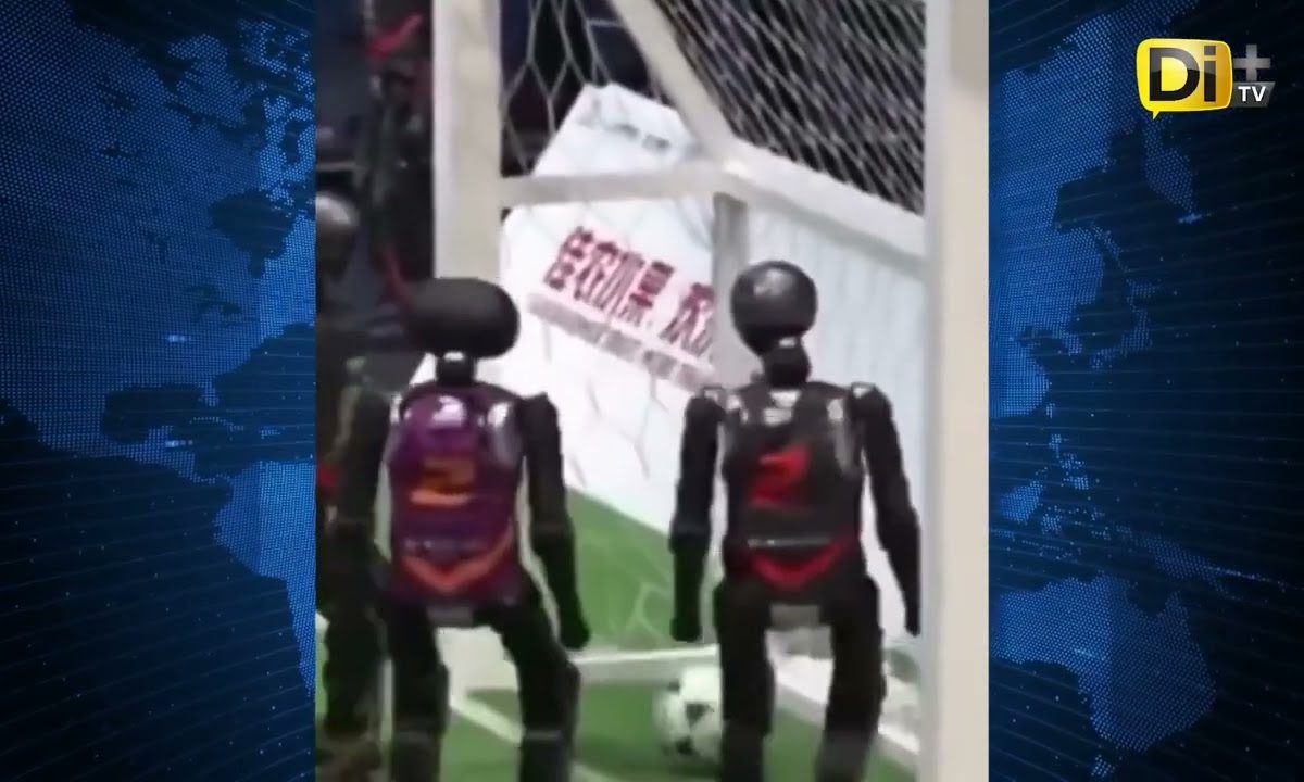 ¡ASOMBRANTE! ROBOTS JUEGAN FÚTBOL EN CHINA