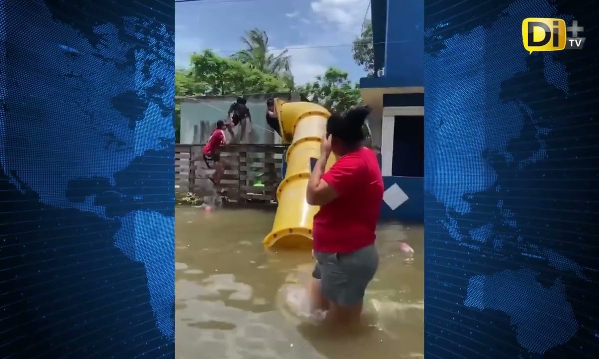 ¡MÉXICO MÁGICO! TOMAN CON HUMOR LAS INUNDACIONES Y COLOCAN TOBOGÁN EN TAMAULIPAS