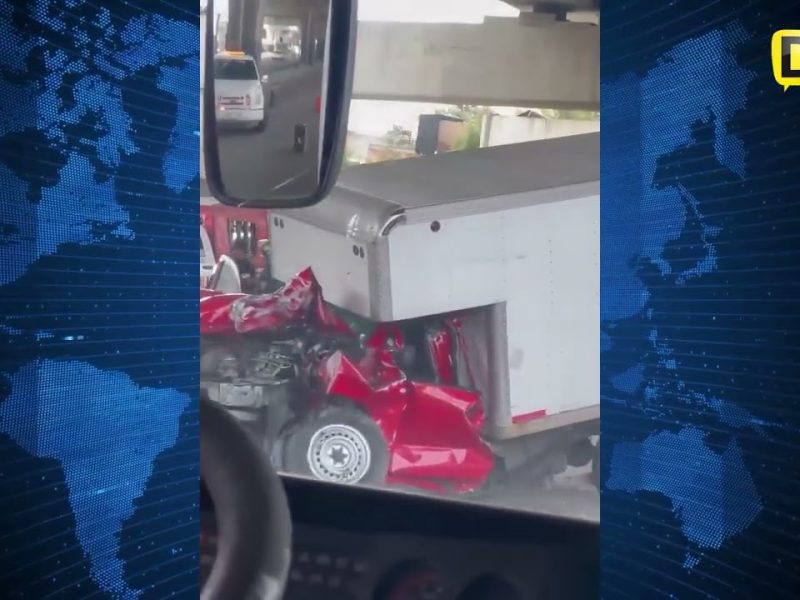CAMIONETA PIERDE EL CONTROL Y SE IMPACTA CONTRA PILAR DE LA AUTOPISTA MÉXICO – PUEBLA