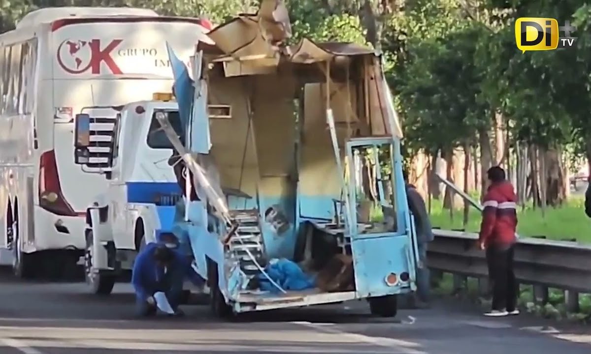 INTENSO TRÁFICO Y 10 LESIONADOS TRAS CHOQUE DE AUTOBÚS EN LA MÉXICO-PUEBLA