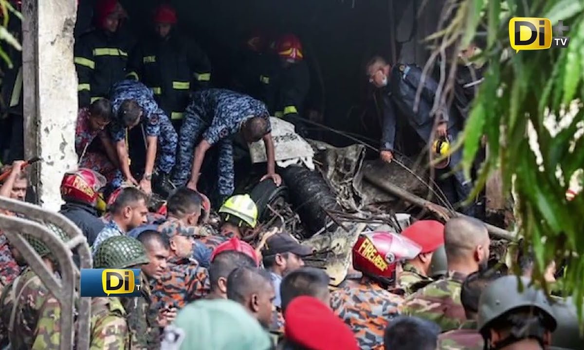 AVIÓN MILITAR SE ESTRELLA EN ESCUELA Y DEJA VARIOS MU3RT0S