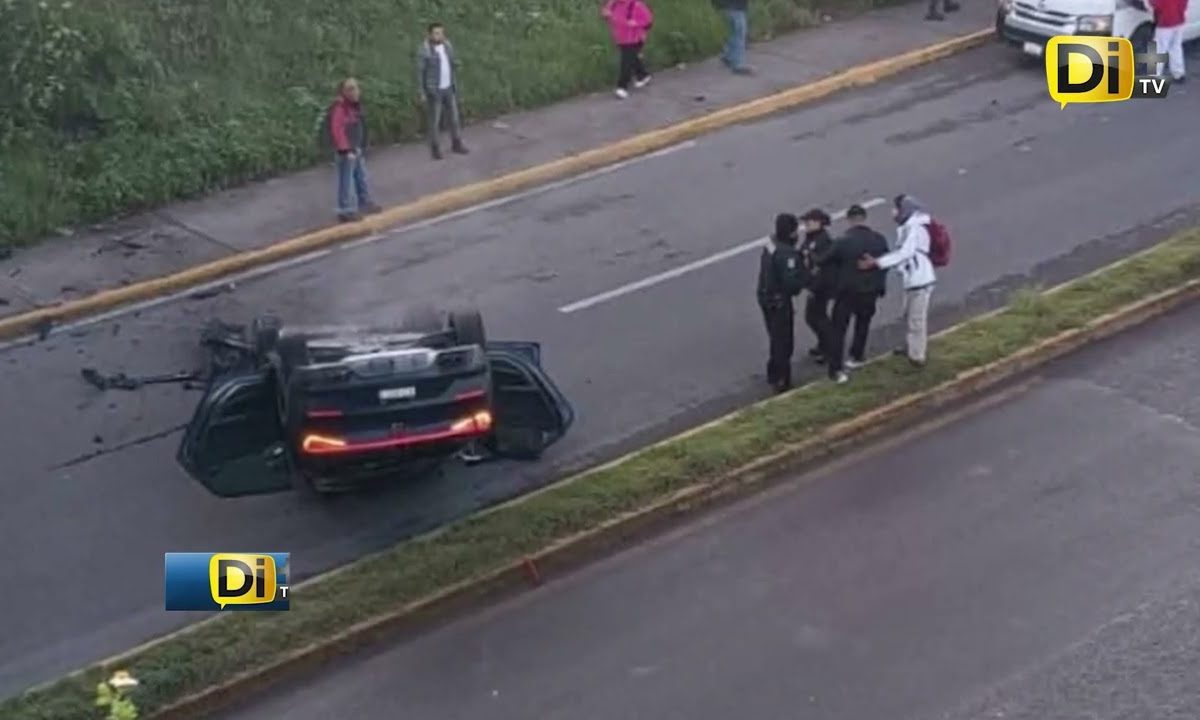 SALE ILESO AUTOMOVILISTA QUE CAYÓ DE UN PUENTE EN LA MÉXICO-PUEBLA