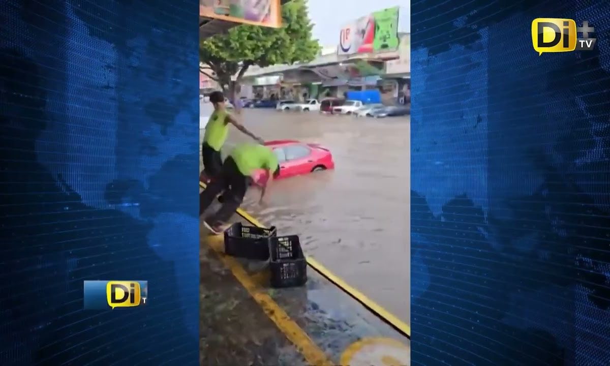 ¡MÉXICO MÁGICO! ARMAN COMPETENCIAS DE CLAVADOS EN CALLE INUNDADA