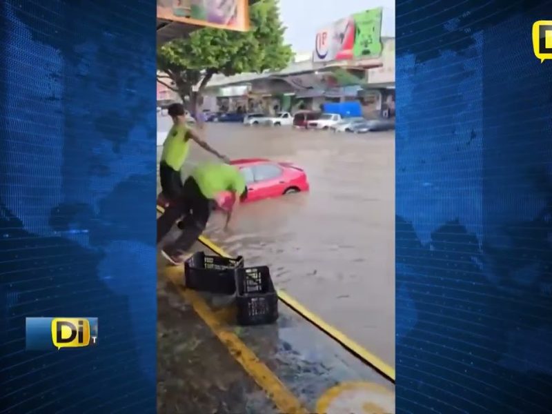 ¡MÉXICO MÁGICO! ARMAN COMPETENCIAS DE CLAVADOS EN CALLE INUNDADA