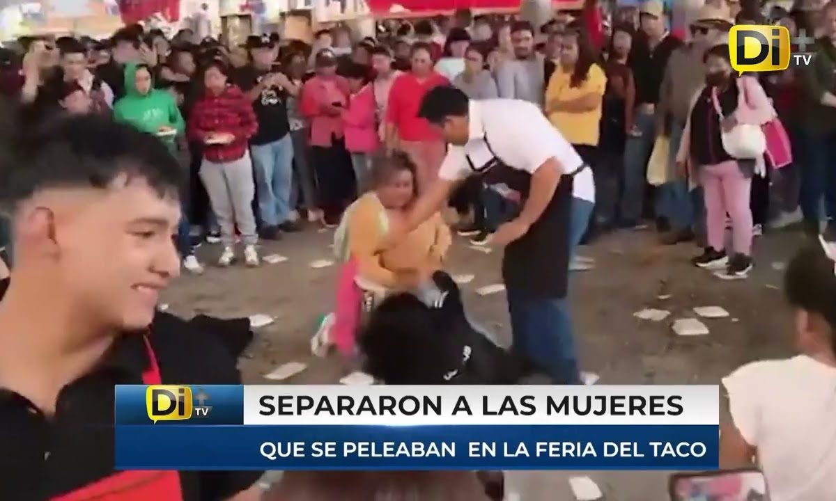 PELEAN DOS MUJERES EN LA FERIA DEL TACO EN SAN NICOLÁS BUENOS AIRES