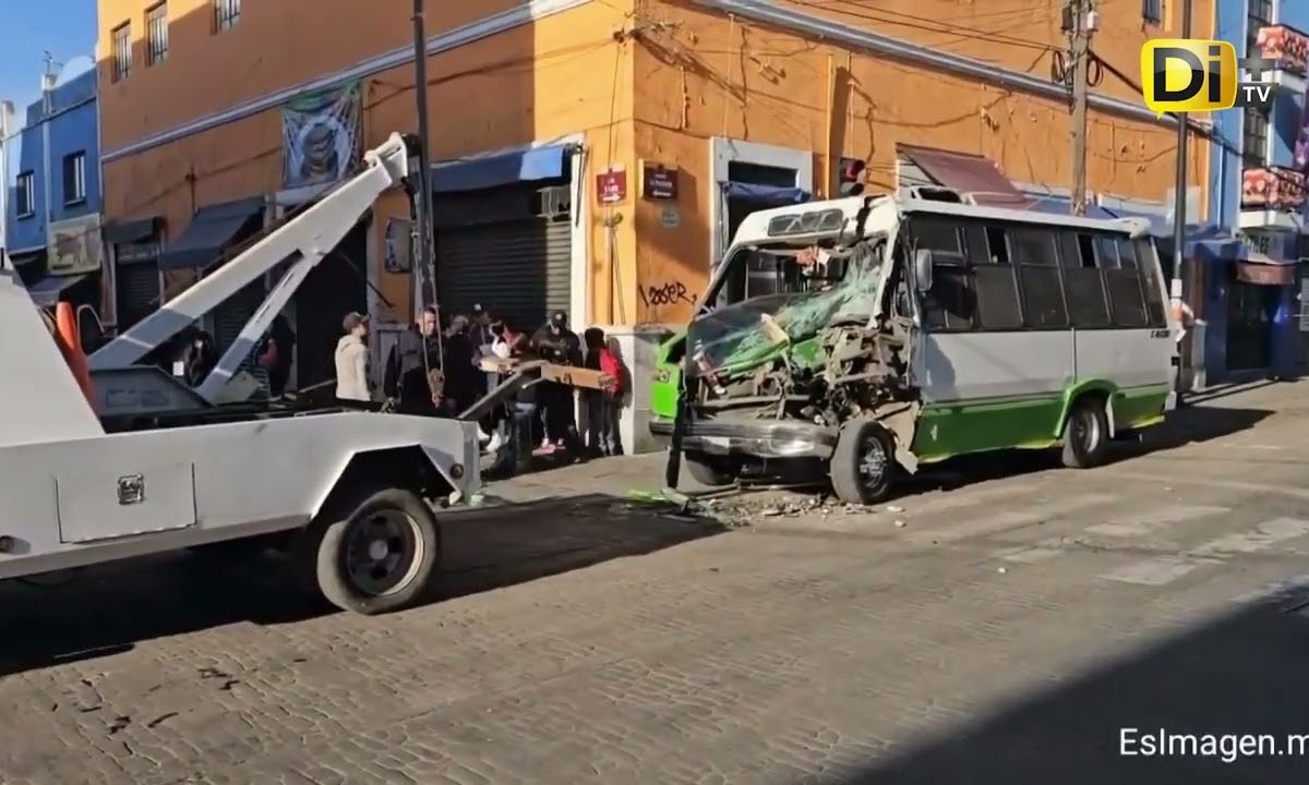 DEJA VARIOS LESIONADOS UN CHOQUE ENTRE RUTAS DE TRANSPORTE PÚBLICO