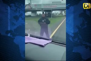 SUSPENDEN A POLICÍAS POR AMEDRENTAR A CONDUCTOR EN CORONANGO