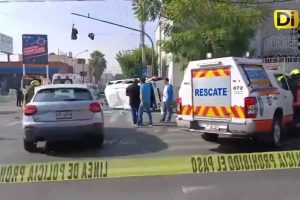 CHOQUE Y VOLCADURA DE UNIDAD DE TRANSPORTE PÚBLICO DEJA MÁS DE 10 LESIONADOS