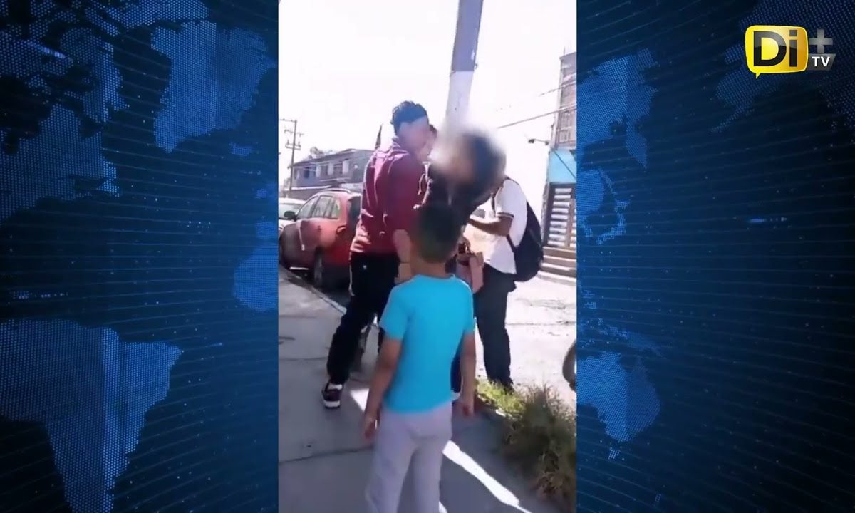 4M4RR4N A UN POSTE A PRESUNTA LADRONA EN ATLIXCO