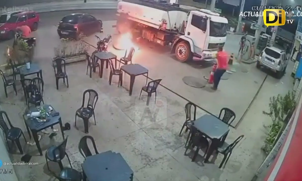 ENCIENDE UN CIGARRO CERCA DE GASOLINERA Y CASI TERMINA EN TRAGEDIA