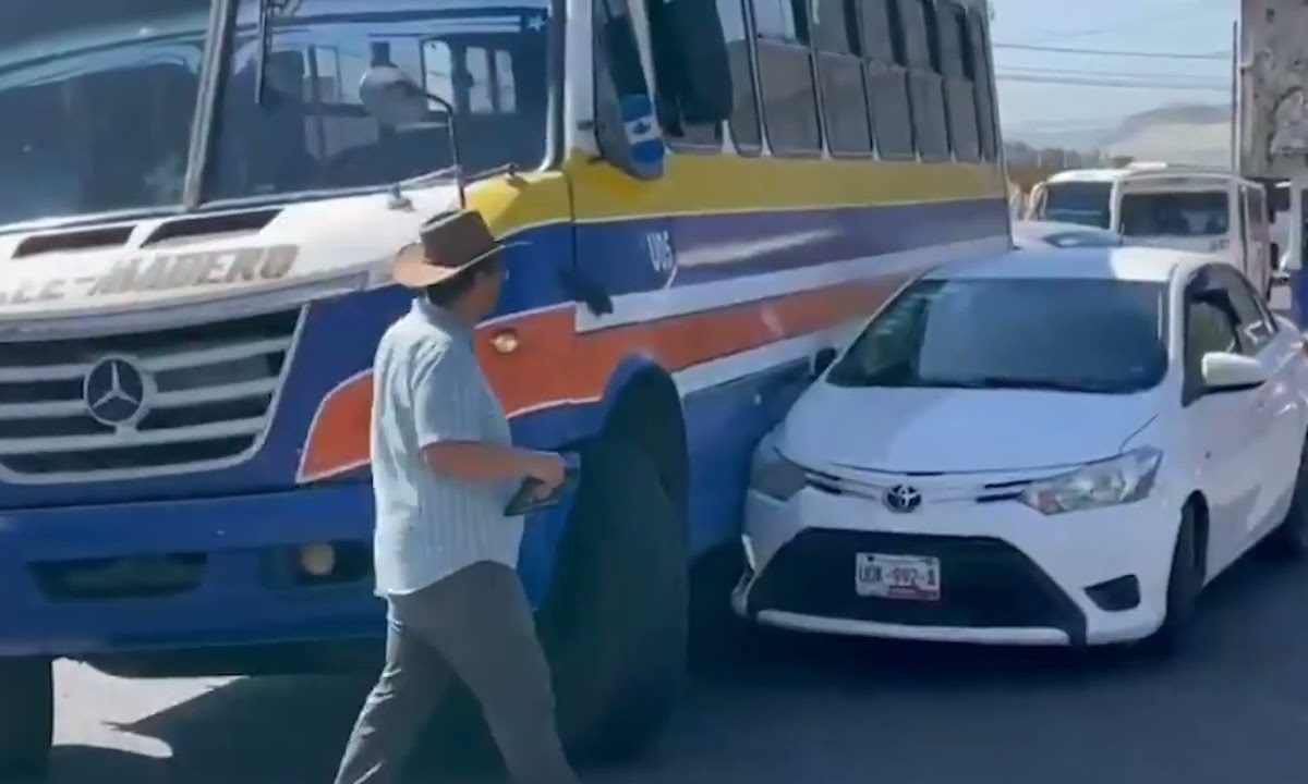 CAOS VIAL POR MANIFESTACIÓN DE PRESUNTOS FAMILIARES DE RECLUSOS DE SAN MIGUEL