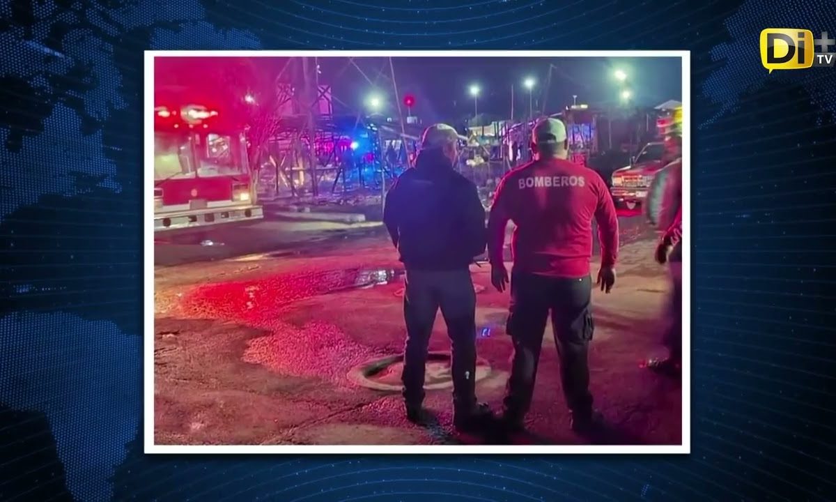 INCENDIO TERMINA CON PUESTOS NAVIDEÑOS EN HUIXCOLOTLA