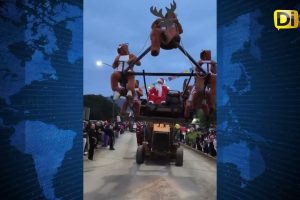 ¿TE LO PERDISTE? SANTA LLEGA EN RETROEXCAVADORA A FESTIVAL