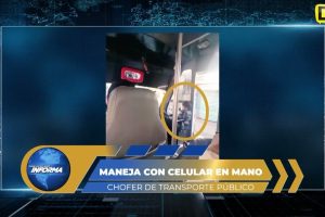 CHOFER DE TRANSPORTE PÚBLICO MANEJA CON CELULAR EN MANO