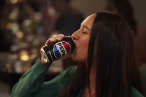 ¡PEPSI SE “ROBA” A LOS OSOS DE COCA-COLA! #VideoViral |