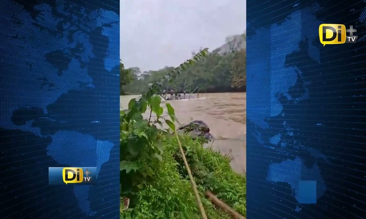 SOBREVIVEN MAESTROS TRAS QUEDARSE ATRAPADOS EN EMBARCACIÓN POR CRECIENTE DE RÍO