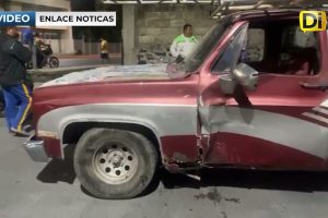 VIDEO: REPARTIDOR DE PIZZA CHOCA CONTRA CAMIONETA EN IZÚCAR