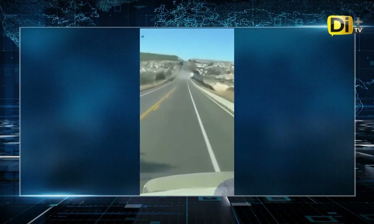 ¡VIVE PARA CONTARLO! CHOFER SE SALVA TRAS CAER A UNA BARRANCA