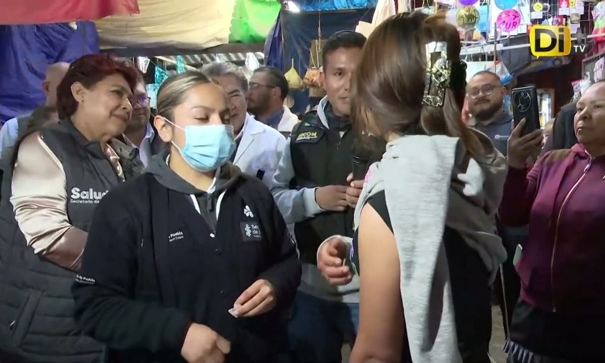 REALIZAN VACUNACIÓN MASIVA EN EL MERCADO HIDALGO