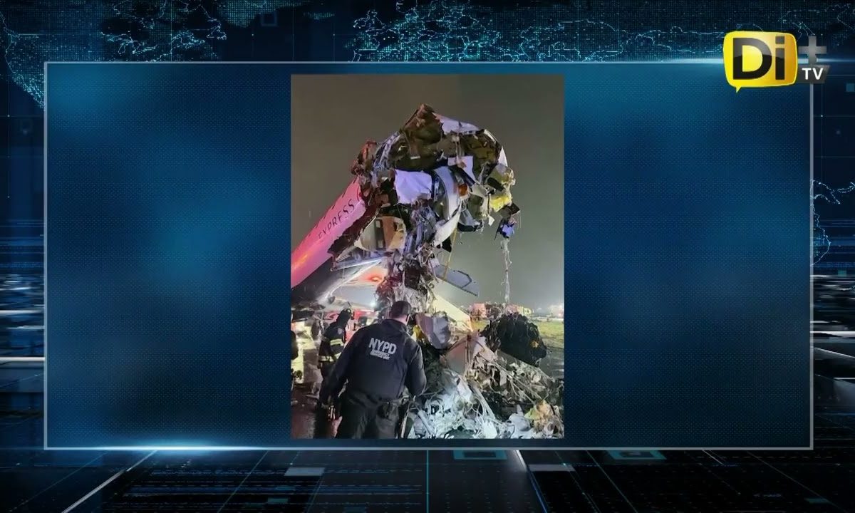 AVIÓN COLISIONÓ CONTRA UN CAMIÓN DE BOMBEROS EN NY