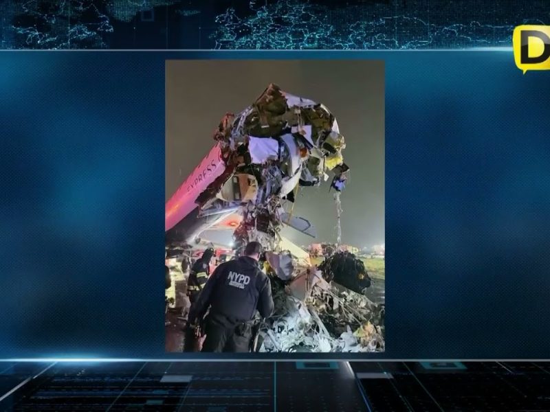 AVIÓN COLISIONÓ CONTRA UN CAMIÓN DE BOMBEROS EN NY