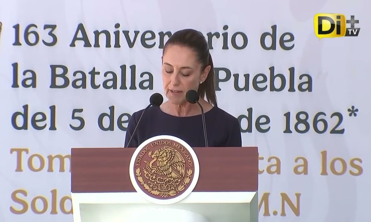 DESFILE VUELVE AL BULEVAR 5 DE MAYO