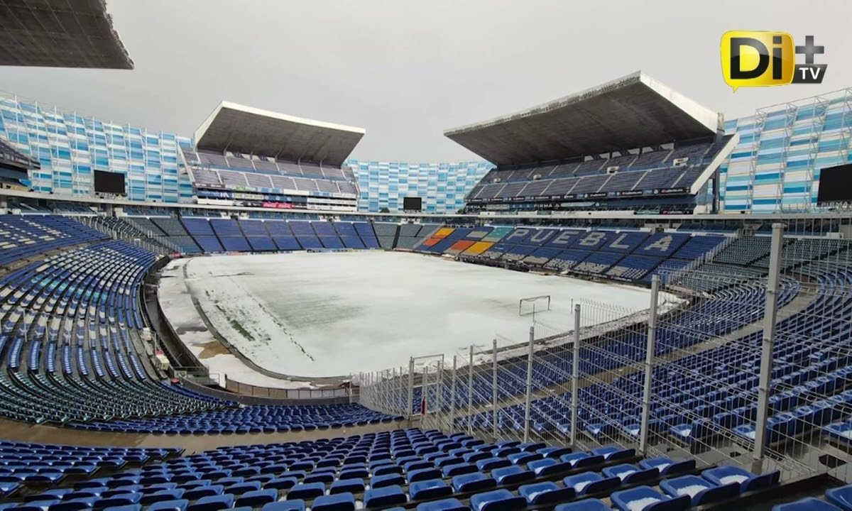 ESTADIO CUAUHTÉMOC QUEDA TAPIZADO POR EL GRANIZO