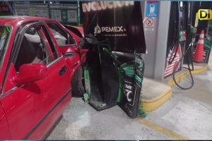 CONDUCTOR EBRIO PROVOCA FUERTE CHOQUE EN PERIFÉRICO