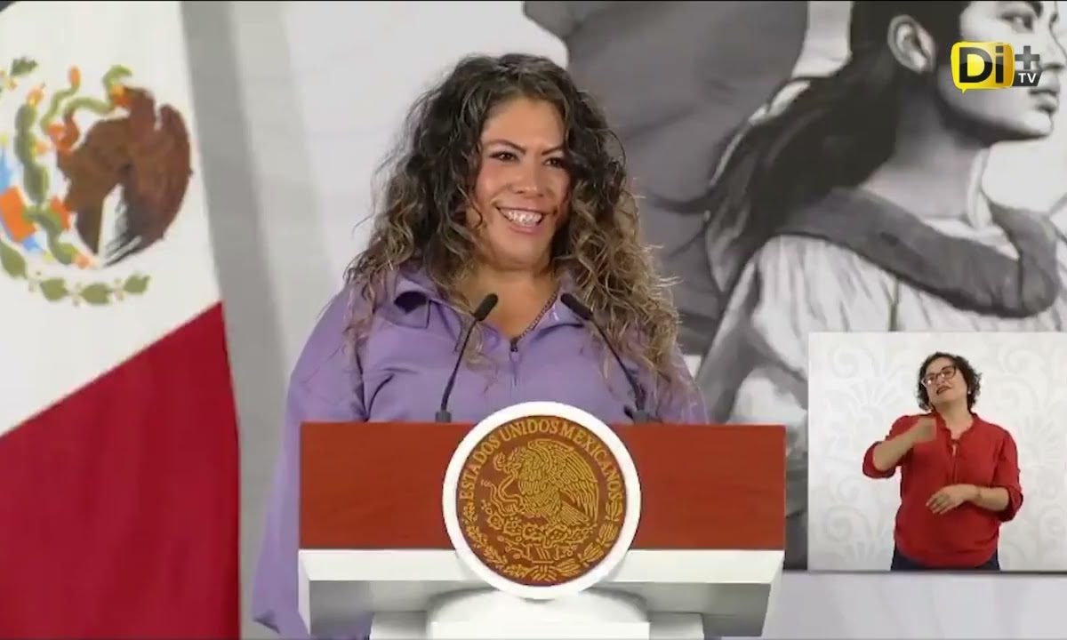PRESIDENTA RECIBE AL PATO MERLÍN EN PALACIO