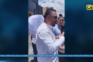 PADRES DE FAMILIA Y ESTUDIANTES DEL AMIZ SE MANIFIESTAN CONTRA EL CIERRE DE LA ESCUELA