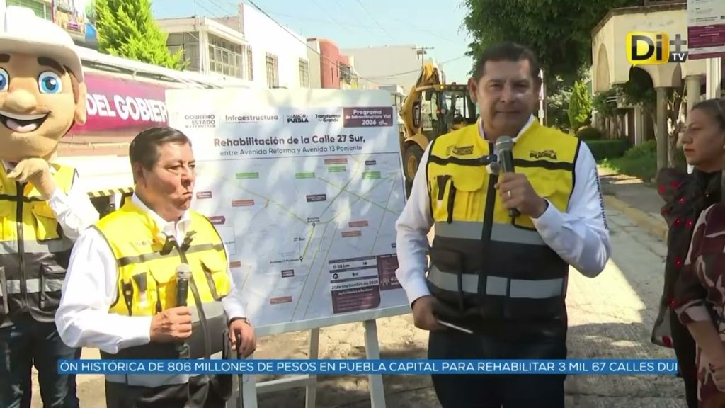 74 AVENIDAS EN PUEBLA SERÁN REHABILITADAS POR EL GOBIERNO DEL ESTADO
#Puebla || El gobernador Alejandro Armenta @armentapuebla_ dio inicio a la rehabilitación de la calle 27 Sur y adelantó que las 74 avenidas contempladas en el programa de pavimentación en la capital concluirán en el primer trimestre de 2027. La obra beneficiará a 43 mil habitantes. @ivanmercado te informa