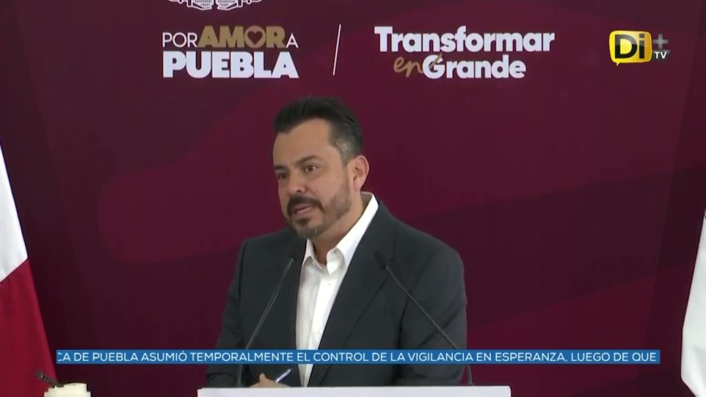 PAGA GOBERNADOR, DE SUS RECURSOS,  56 MIL PESOS POR FOTOMUTAS
 #Puebla || Con recursos propios, el gobernador Alejandro Armenta @armentapuebla_  liquidó 56 mil 969 pesos correspondientes a 32 fotomultas por exceso de velocidad acumuladas por su vehículo oficial, una Ford Explorer. El coordinador de gabinete José Luis García Parra @JLG_PARRA  mostró el comprobante del pago realizado el pasado 2 de julio. @ivanmercado te informa