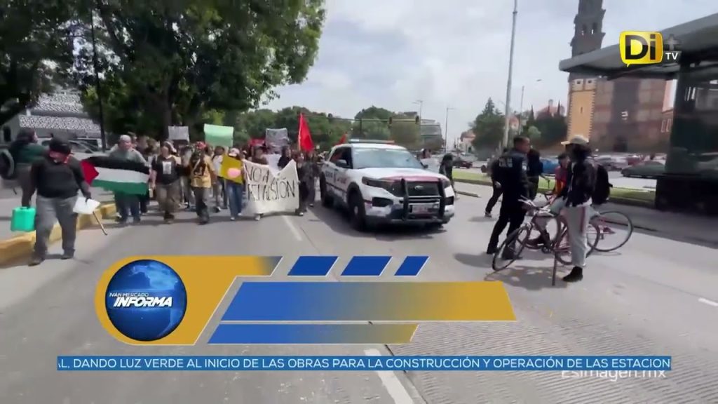 ESTUDIANTES Y COLECTIVOS POBLANOS CONMEMORAN 2 DE OCTUBRE
 #Puebla || Estudiantes de la #BUAP se movilizaron este 2 de octubre desde Ciudad Universitaria y la Facultad de Artes hacia el Zócalo, generando cierres viales en la 11 Sur, 31 Oriente y Bulevar 5 de Mayo tras protestar con pintas frente a la FGE. @ivanmercado te informa