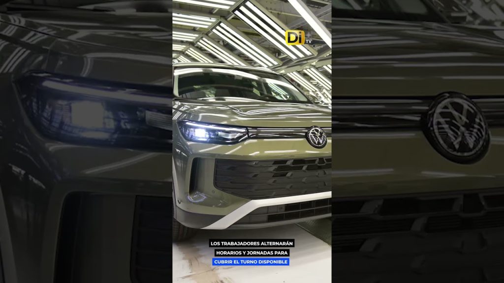 #Puebla || Volkswagen de México reducirá a un solo turno la producción del modelo Taos hasta el 15 de diciembre. La armadora confirmó que no habrá despidos y los obreros alternarán jornadas tras lograr el incremento global de 8.24% en el convenio salarial.
