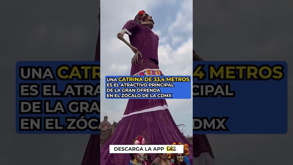 #Nacional || El Zócalo de la CDMX rompe récord Guinness con una Catrina monumental de 33.4 metros de altura. La Gran Ofrenda integra más de 70 mil flores de cempasúchil y figuras de ajolotes, abierta gratuitamente al público hasta el 2 de noviembre.